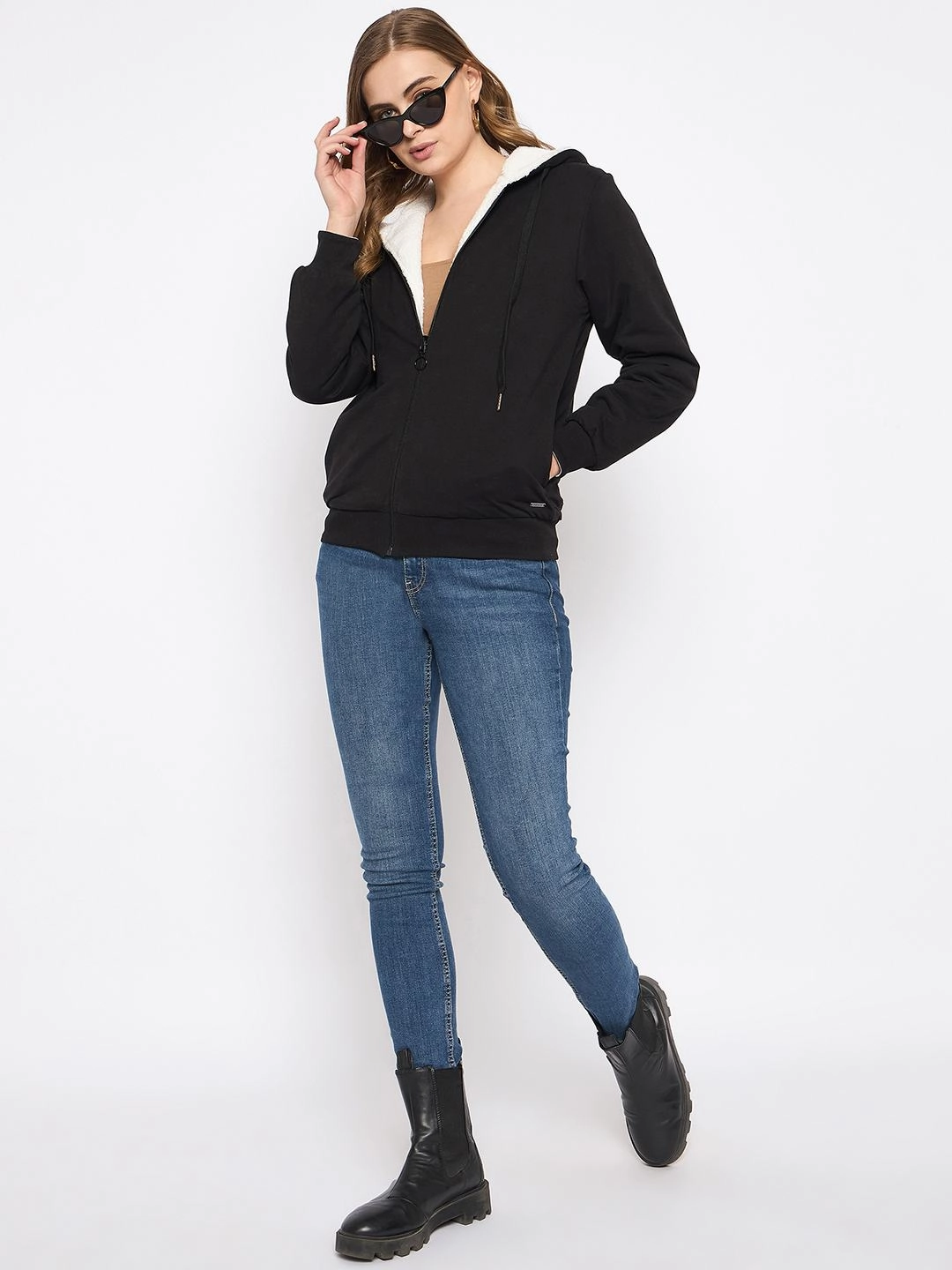 Trendy Essentials Urban Fit Madame Metal Detailed Zipper Black Hooded Sweatshirt