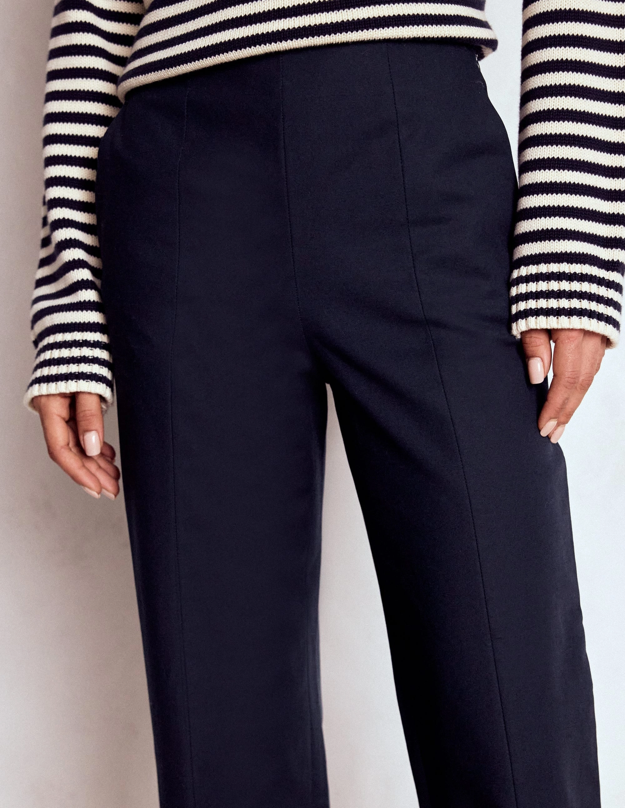 Smart 7/8 Trousers-Navy Sleek lines Basic Style