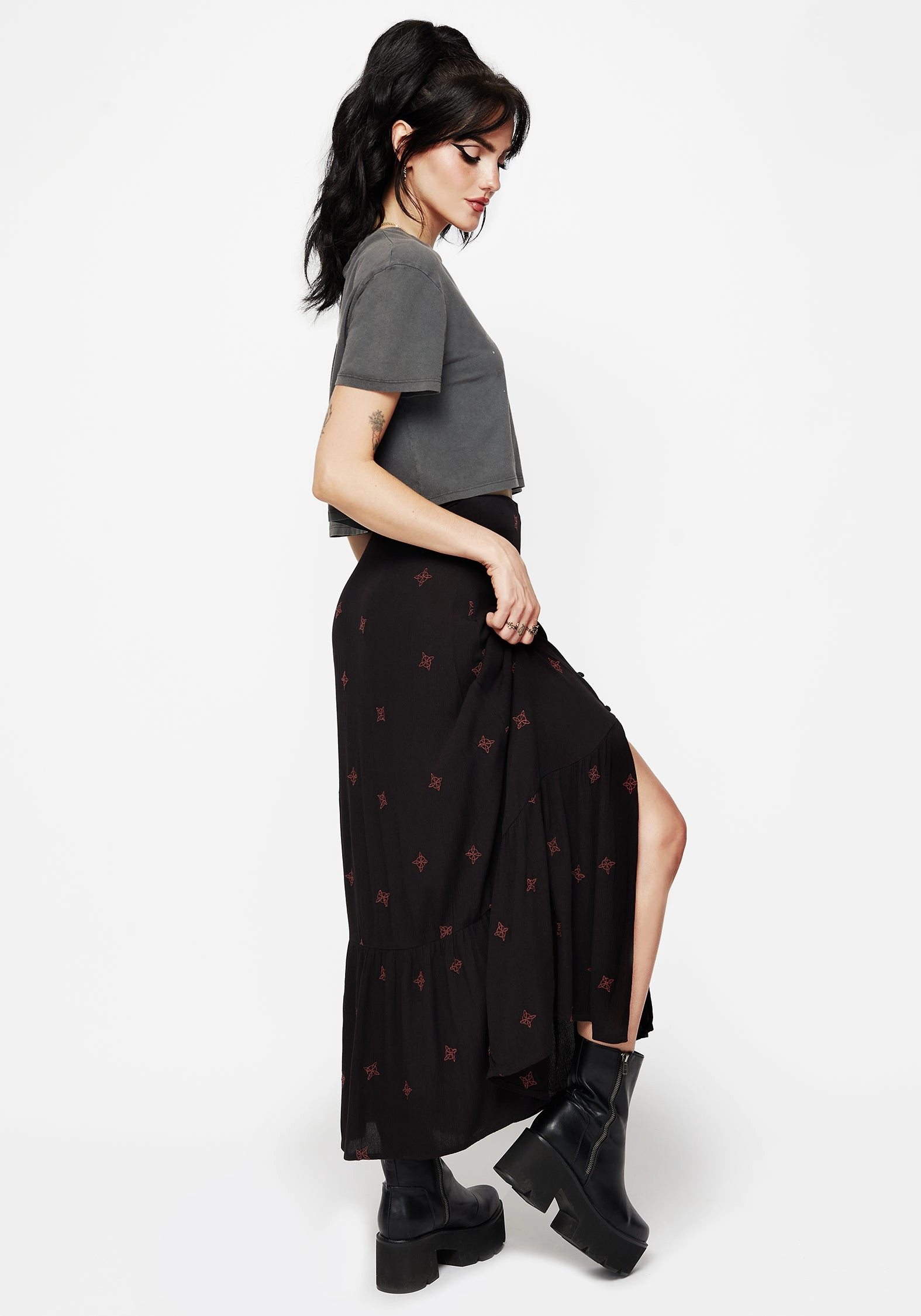 Non Irritating Seams Comfy Wear Sublime Witches Knot Embroidered Button Down Midaxi Skirt