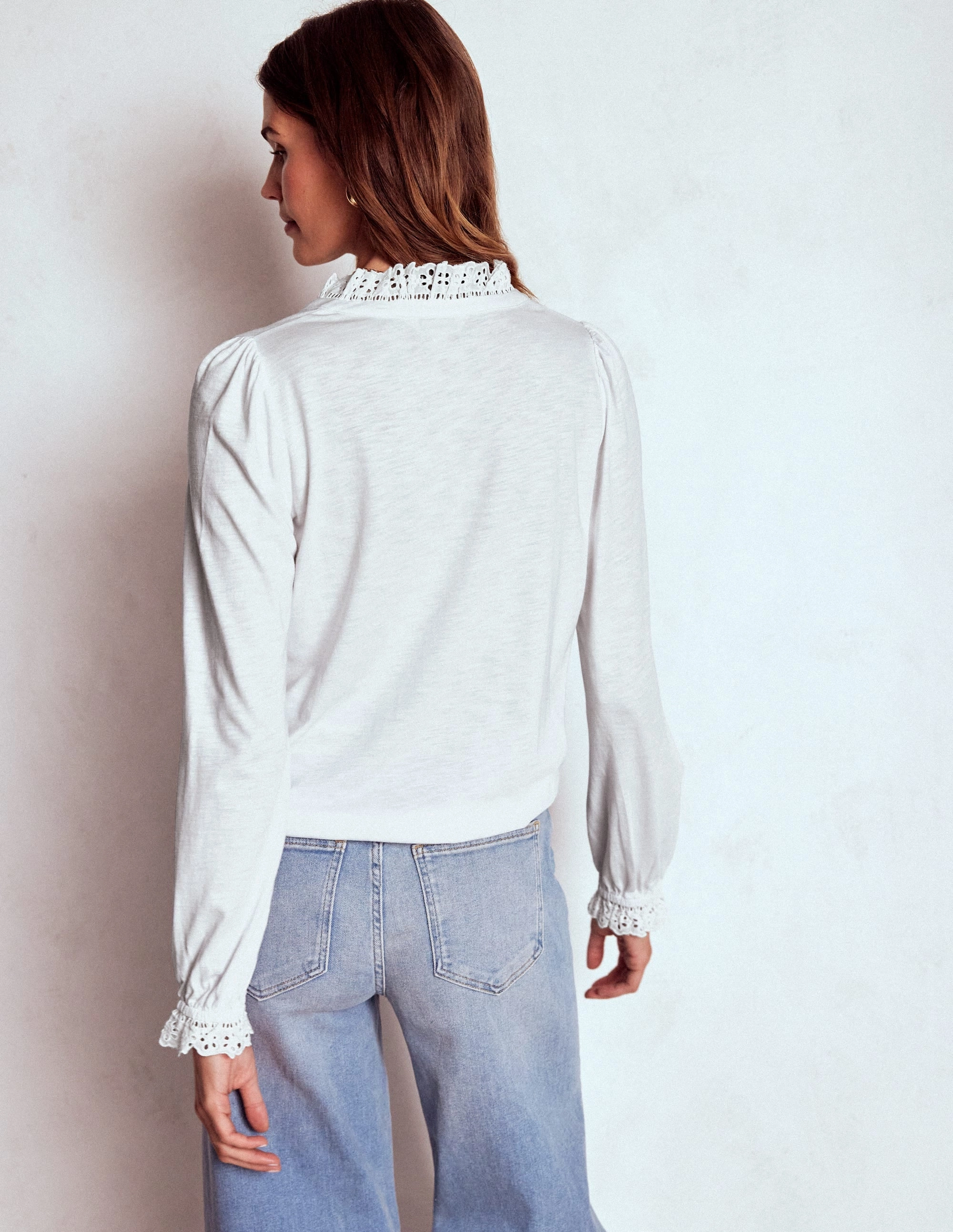 MinimalistAesthetic Buttery Soft Handfeel Aria Broderie Notch Neck Top-White