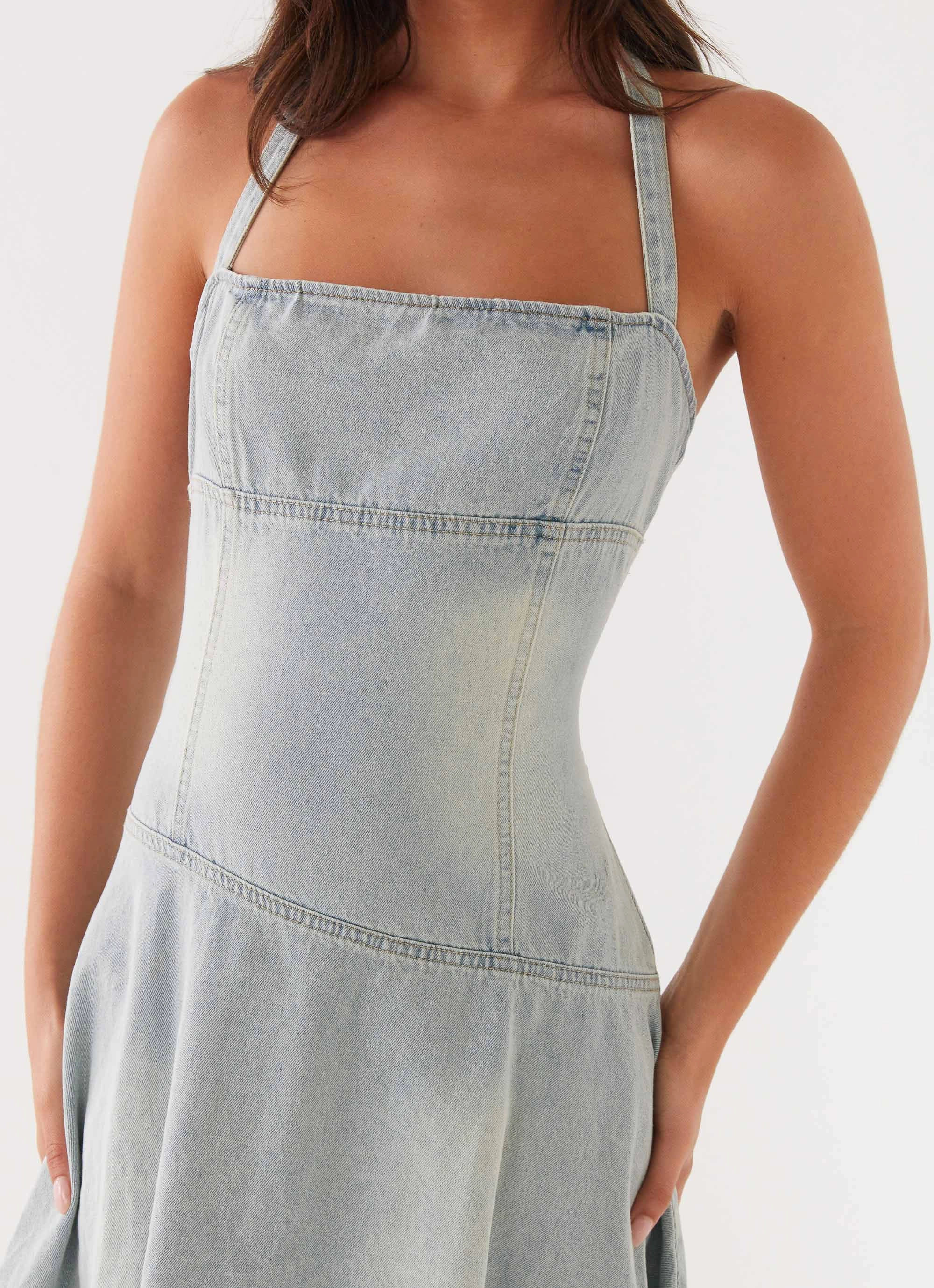 Rooftop-Event Tanisha Denim Midi Dress - Washed Blue