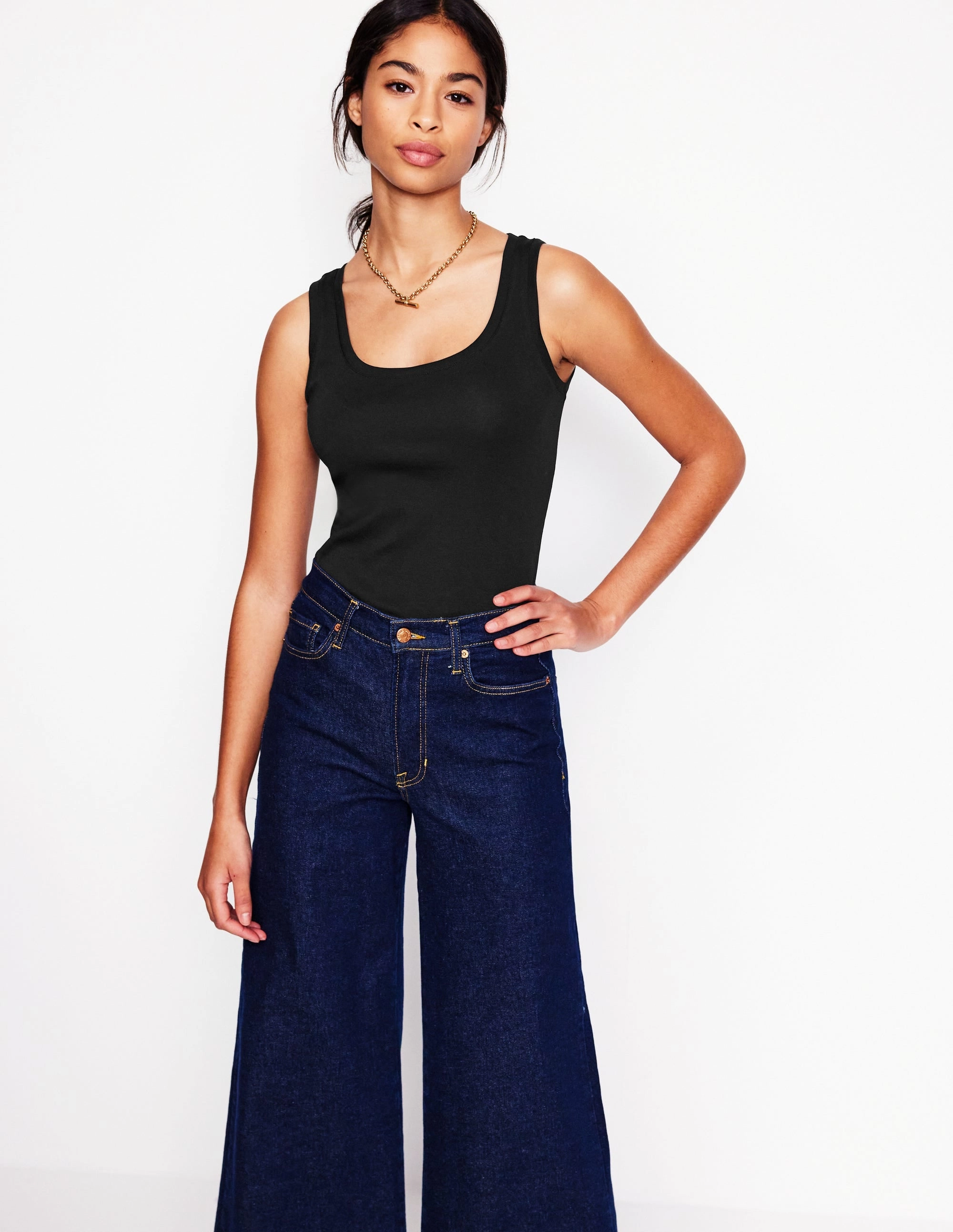 Essential Scoop-Neck Vest-Black LowMaintenance