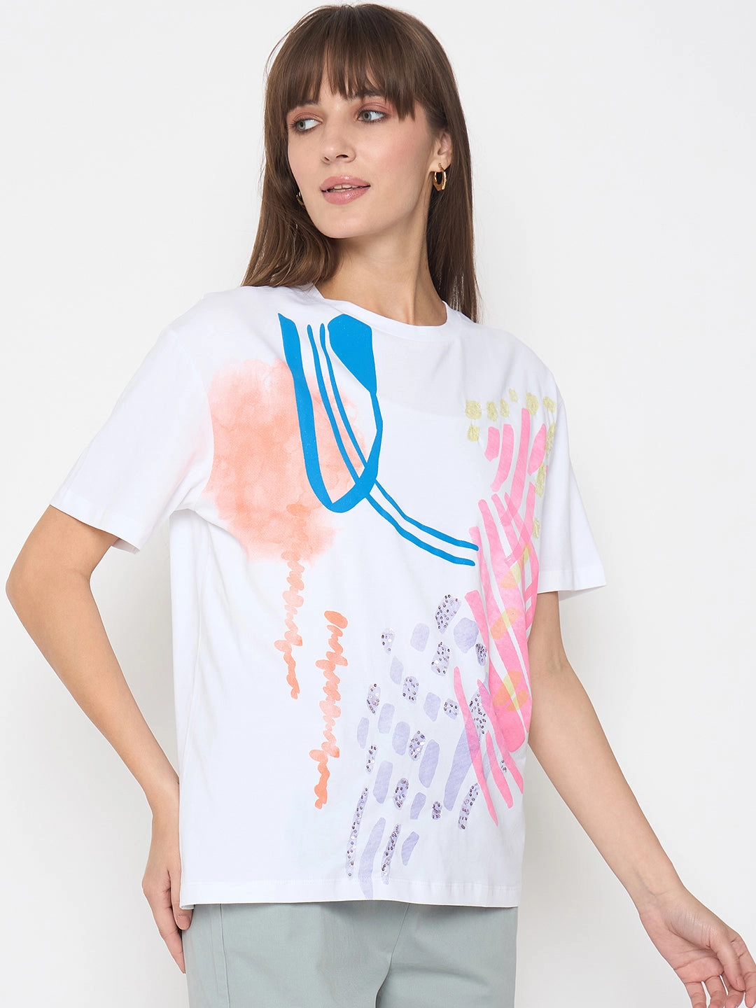 Madame Handwork Detail with Graphic Print White T-shirt Casual Elegance