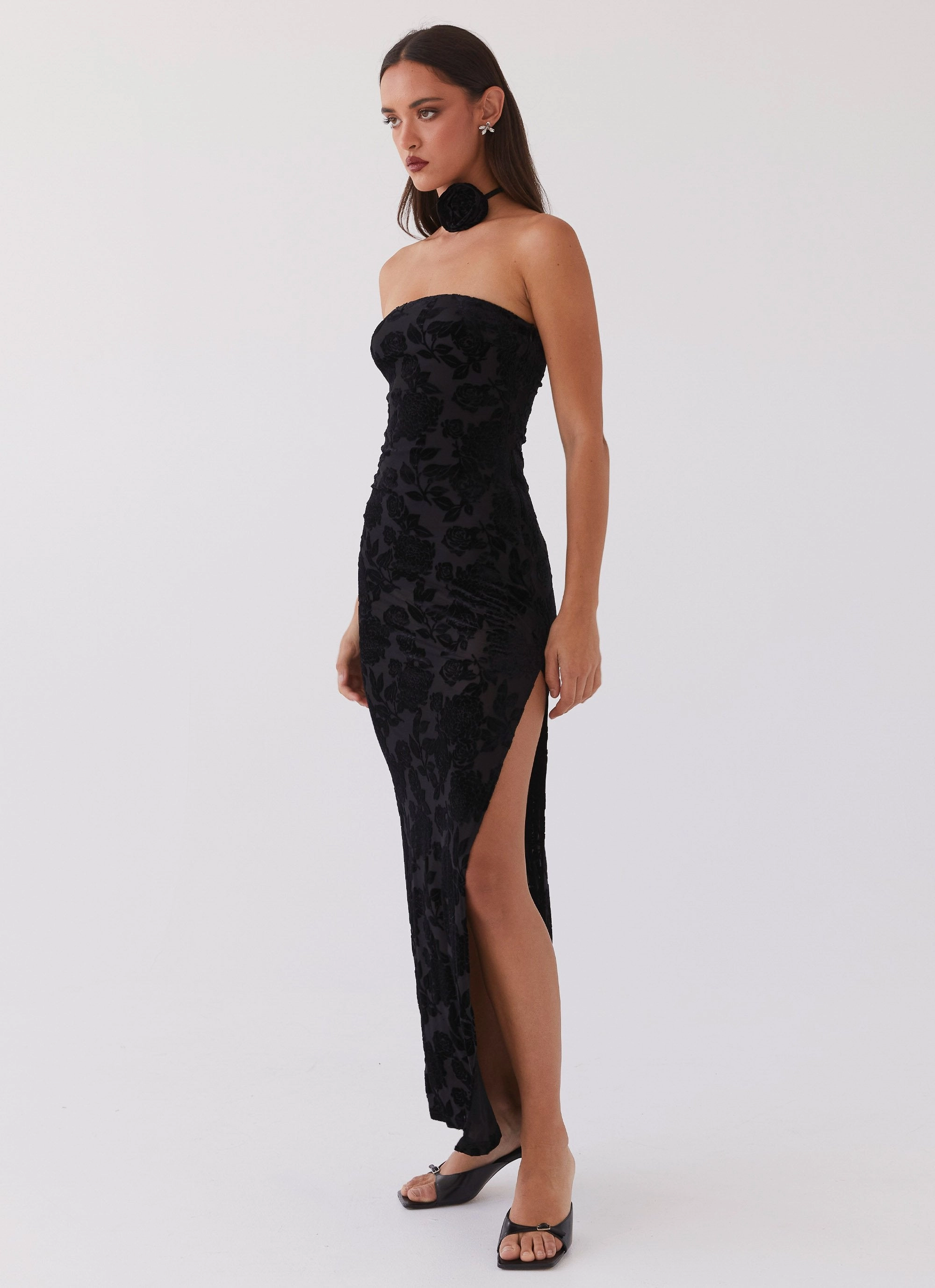 Trouble Love Maxi Dress - Black Cut-Out-Detail