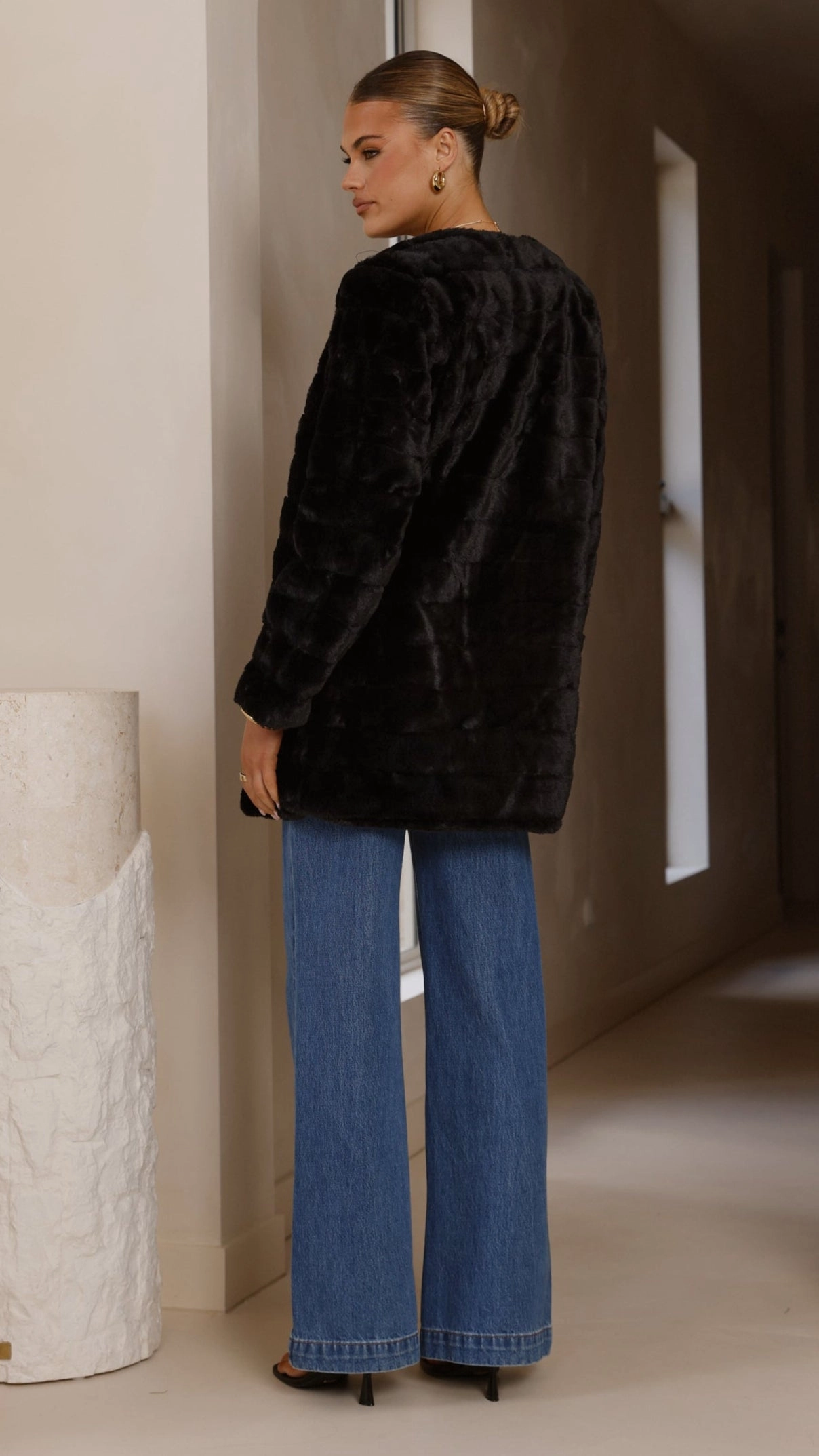 Tully Longline Jacket - Black Easy Movement Cut Ergonomic Tailoring