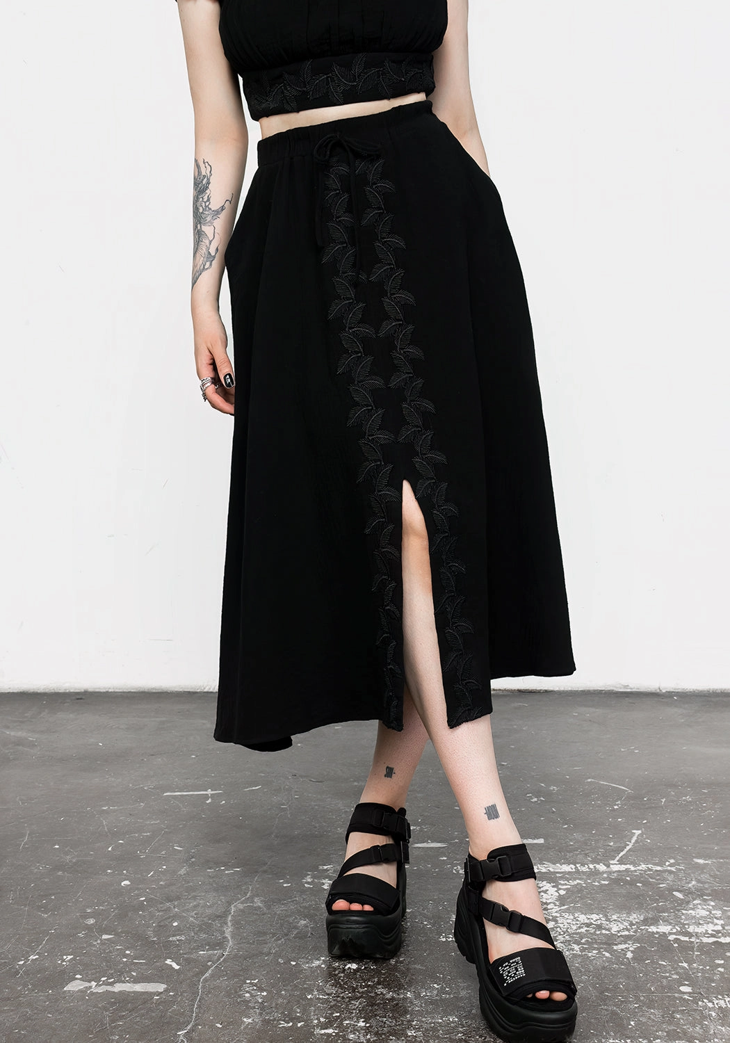Layered Design Quick Wear Vine Textured Midi Skirt