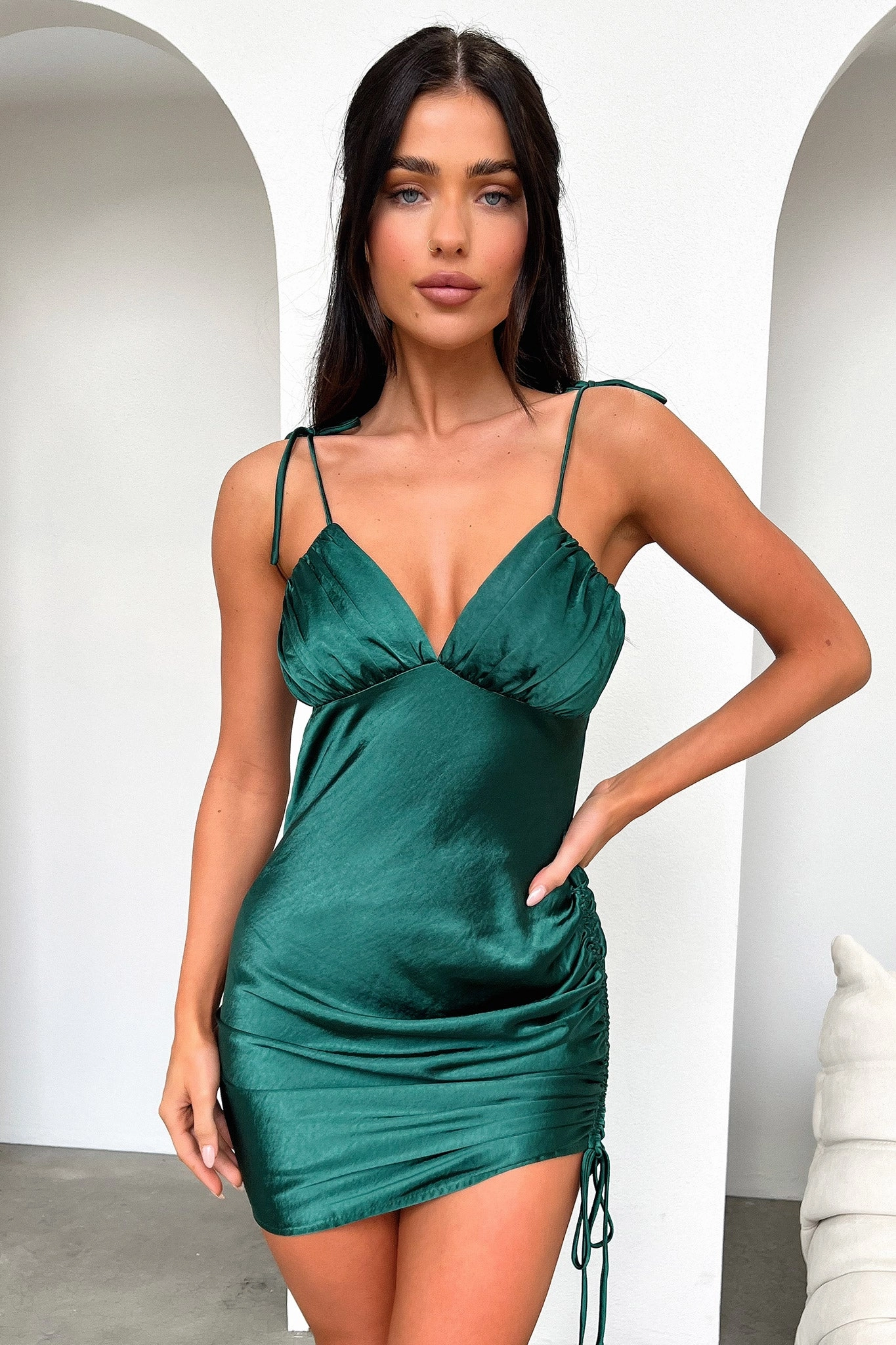 Smooth Shape Contrast-Piping Wireless Dress - Emerald