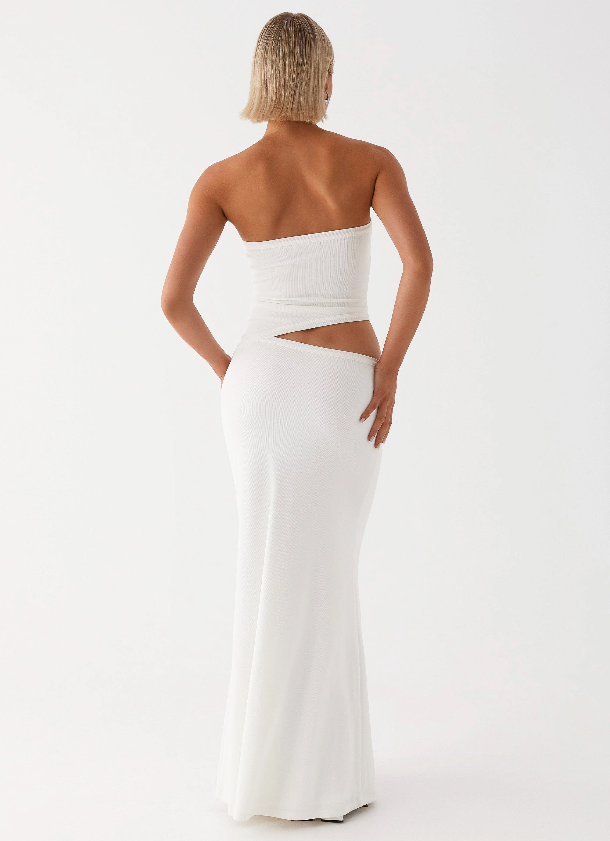 Wild Roses Maxi Dress - White Perfect Cut Dainty Finish