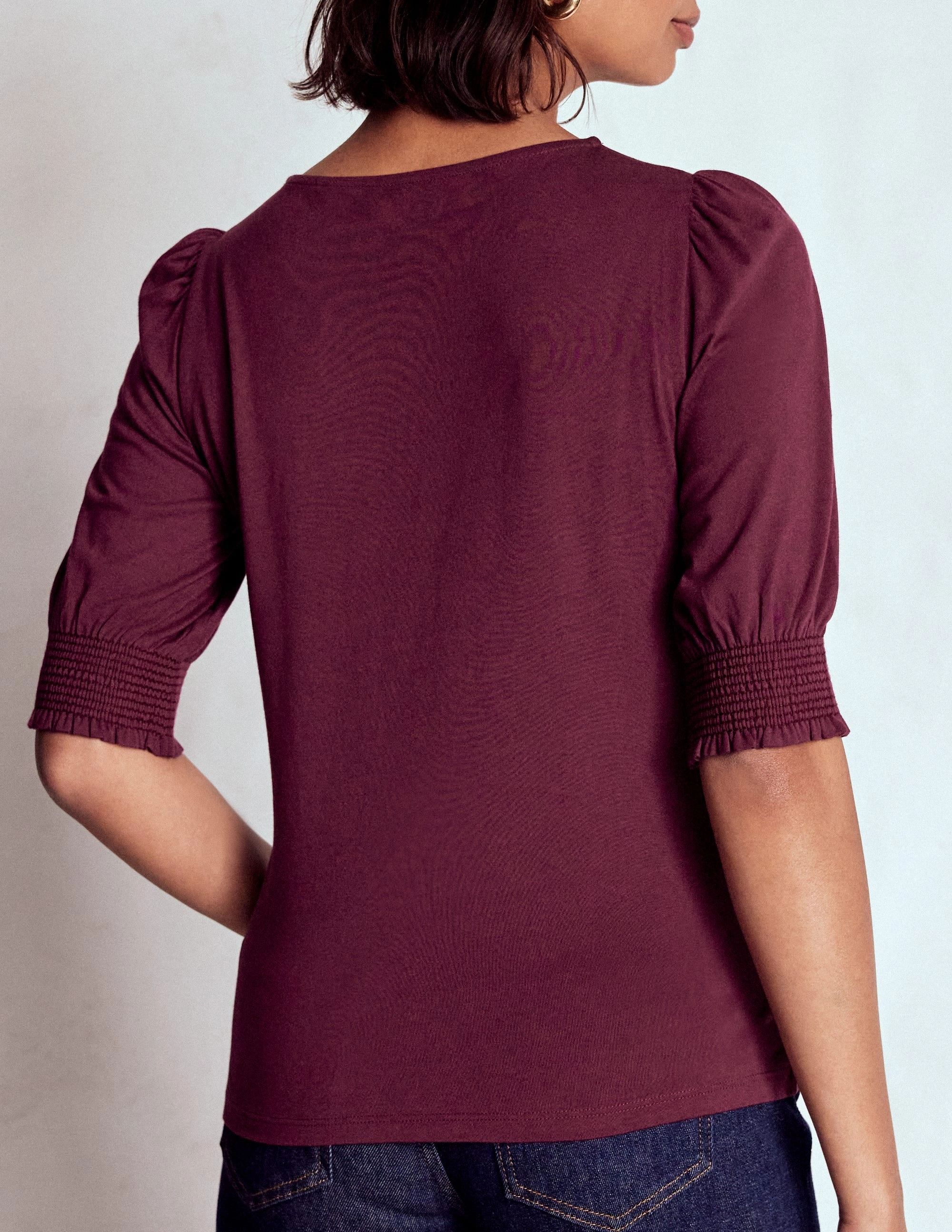 Ventilated Back Panel Anti Static Treatment Short Sleeve Smocked Cuff Top-Deep Wisteria